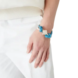 Blauwe geknoopte parelarmband Blauwe geknoopte parelarmband