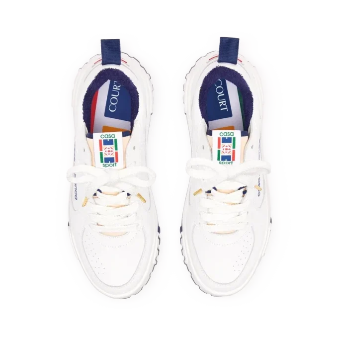 Court sneaker voor heren in wit en marineblauw Court sneaker voor heren in wit en marineblauw