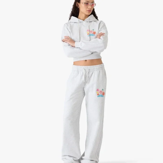 Grijze geborduurde cropped joggingbroek Grijze geborduurde cropped joggingbroek