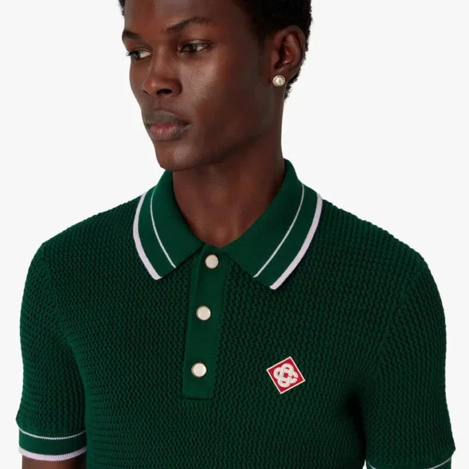 Groen gehaakt poloshirt met korte mouwen Groen gehaakt poloshirt met korte mouwen