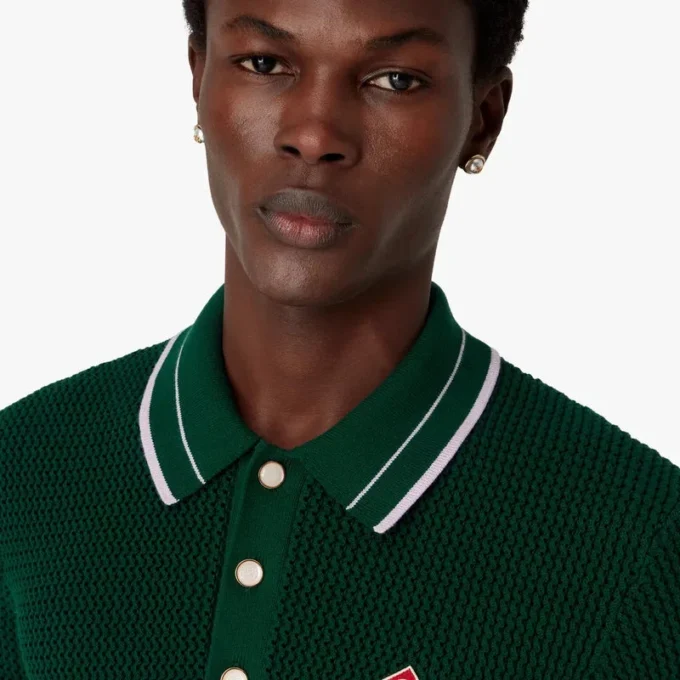 Groen gehaakt poloshirt met korte mouwen Groen gehaakt poloshirt met korte mouwen